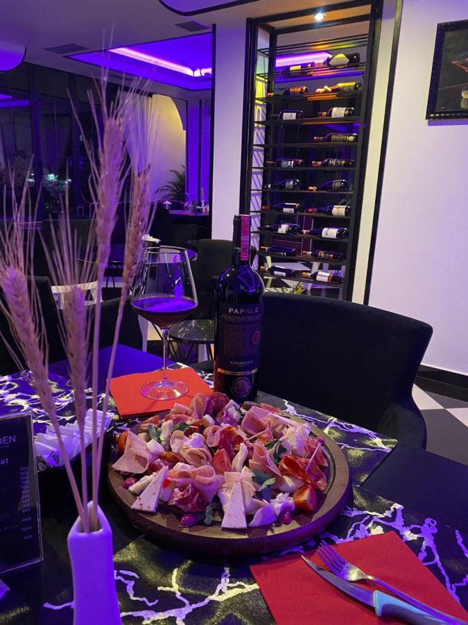 Garden Boutique Hotel 엘바산 외부 사진