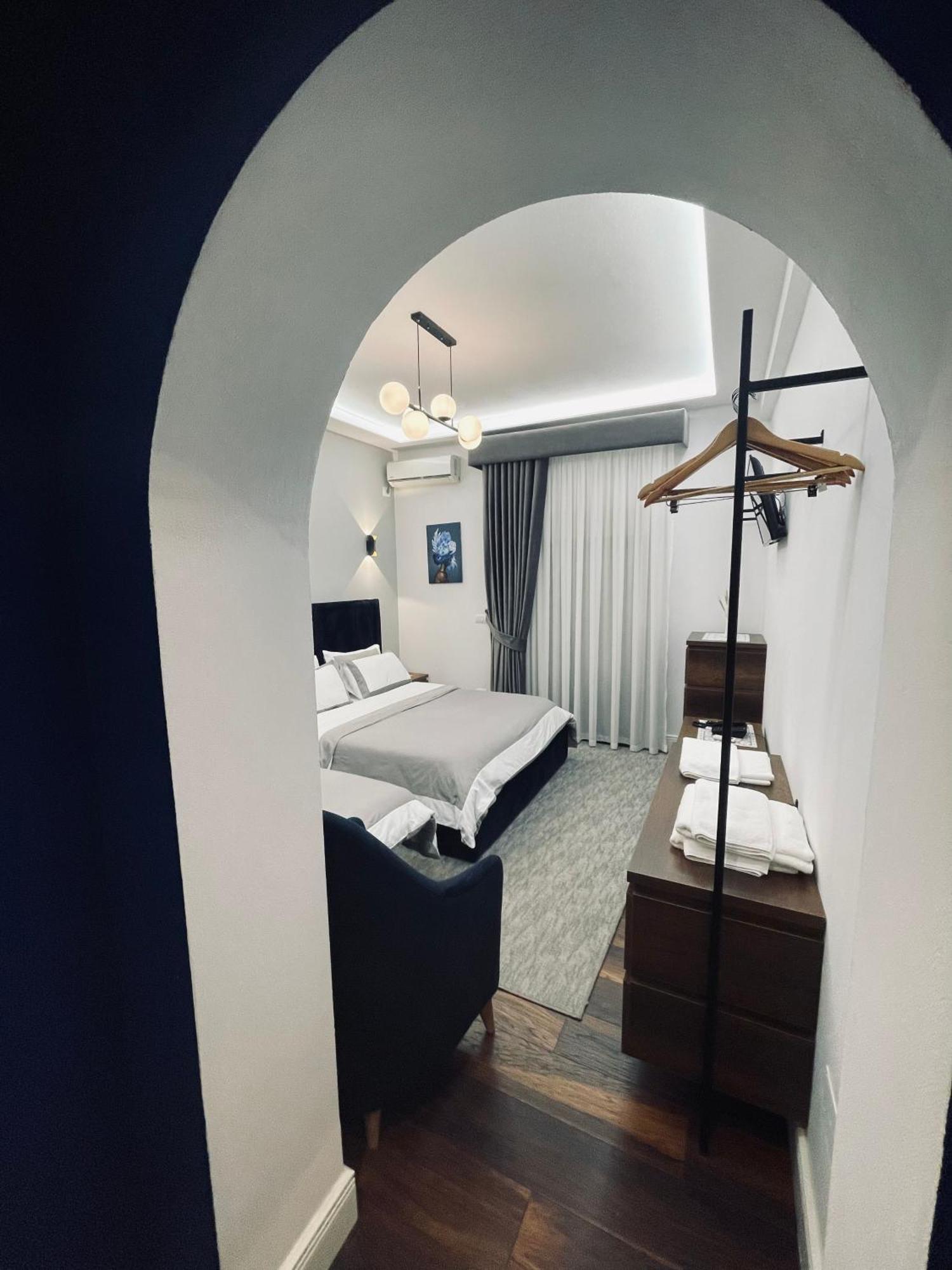 Garden Boutique Hotel 엘바산 외부 사진